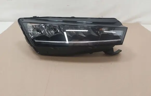 Skoda Octavia Mk4 Headlight/headlamp 5E3941016