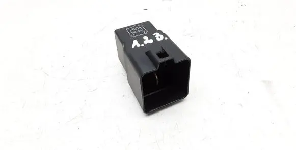 BMW 1 F20 F21 Coolant fan relay 9207913