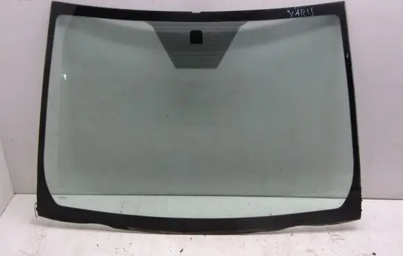 Toyota Yaris Front windscreen/windshield window 4567