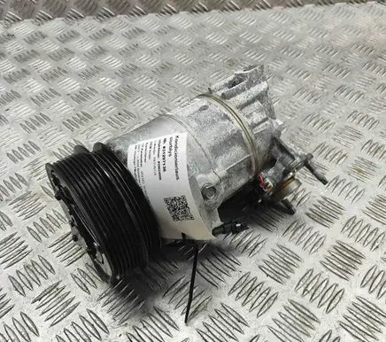 Volvo XC40 Air conditioning (A/C) compressor (pump) 31497908