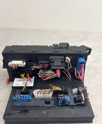 Mercedes-Benz E W212 SAM control unit 2115453901 00007165A72