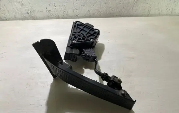 Honda Accord Accelerator throttle pedal 1988007740