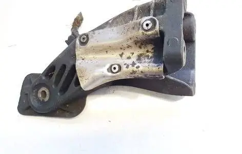 BMW 5 E60 E61 Engine mounting bracket 2211677705601 13807410