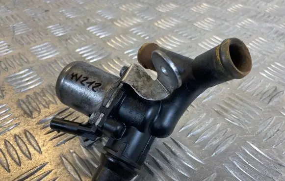 Mercedes-Benz E W212 Coolant heater control valve A6512000031 0612794A