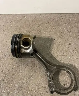 Audi A8 S8 D4 4H Piston with connecting rod 83L82