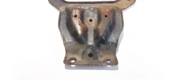 Subaru Legacy Engine mounting bracket