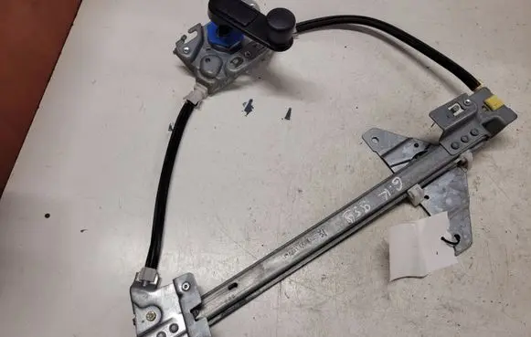 Rear door manual window regulator