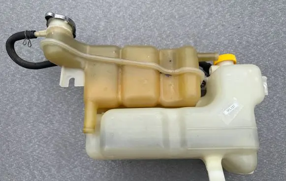 Coolant expansion tank/reservoir
