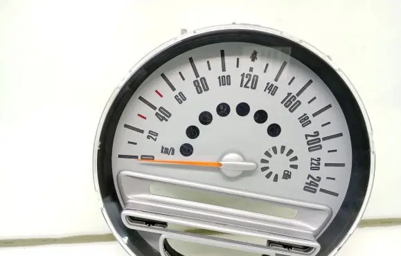 Mini One - Cooper Clubman R55 Speedometer (instrument cluster) 9136193 BM503011 RG25098105