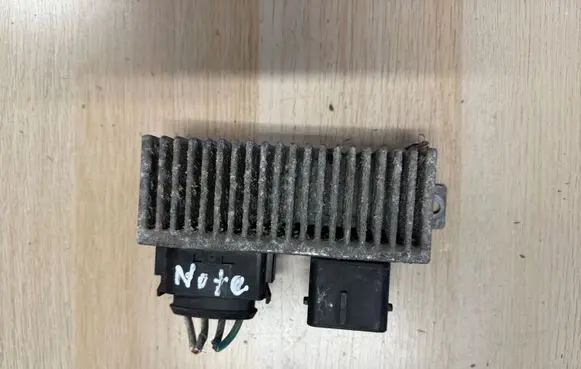 Nissan Note (E12) Glow plug pre-heat relay 8200558438