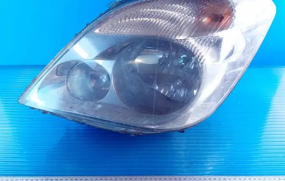 Mercedes-Benz Sprinter W901 W902 W903 W904 Headlight/headlamp A9068200361