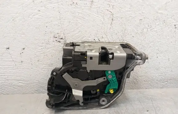 BMW 5 G30 G31 Rear door lock 7477697 A046465 18283810