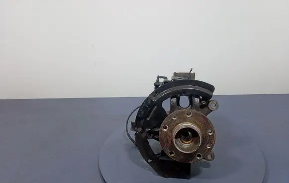Front wheel hub spindle knuckle