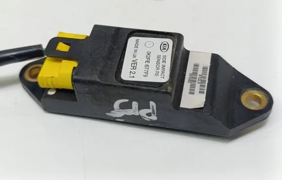 KIA Carens I Airbag deployment crash/impact sensor 0K2FE677F9