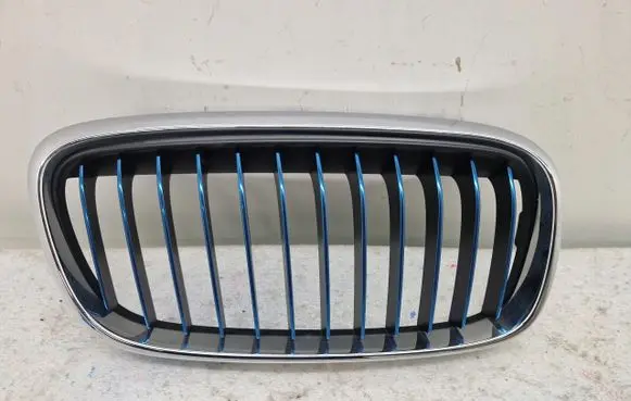 BMW 2 F45 Front bumper upper radiator grill 51137300544
