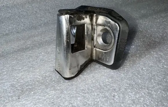 Audi A8 S8 D2 4D Front door lock loop/hook striker 8D0837035