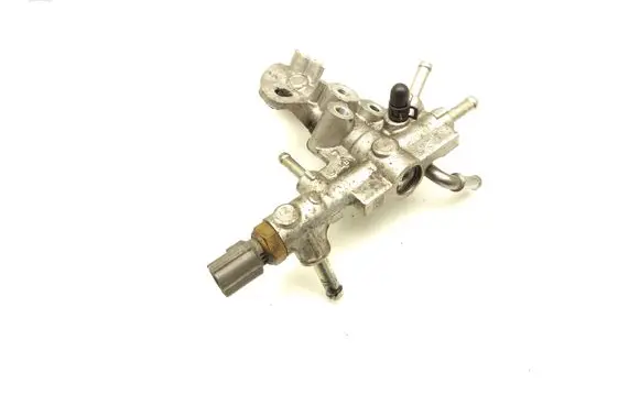 Mazda 3 II Fuel pressure regulator 