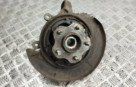 Rear wheel hub