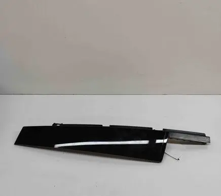 Volvo XC40 Front door glass trim molding 31448392