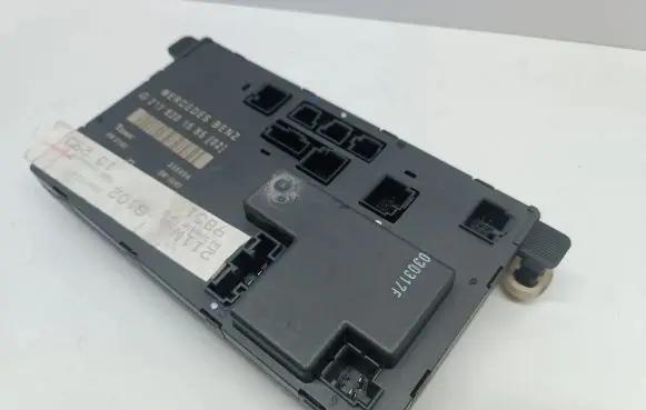 Mercedes-Benz E W211 Door control unit/module 2118201585
