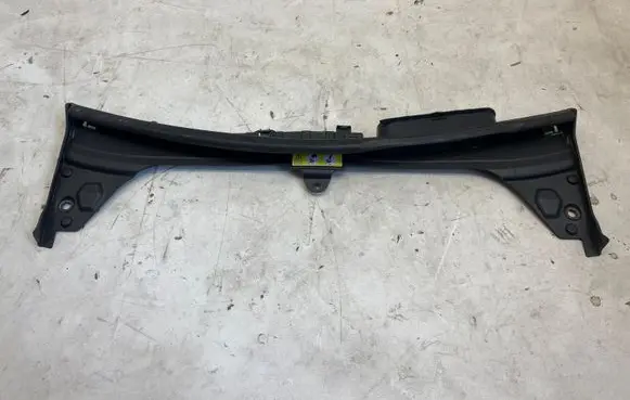 Mercedes-Benz C W205 Radiator trim A2055000055