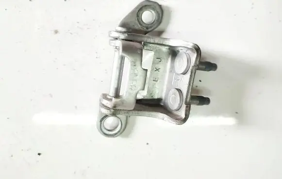 Honda FR-V Rear door lower hinge