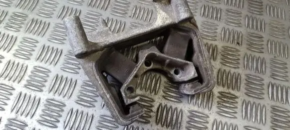 Opel Vectra B Engine mounting bracket 90495513