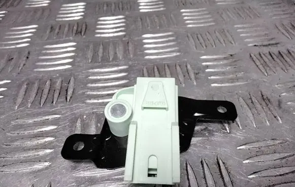 BMW X3 E83 Airbag deployment crash/impact sensor 65773418589 H220PDZ