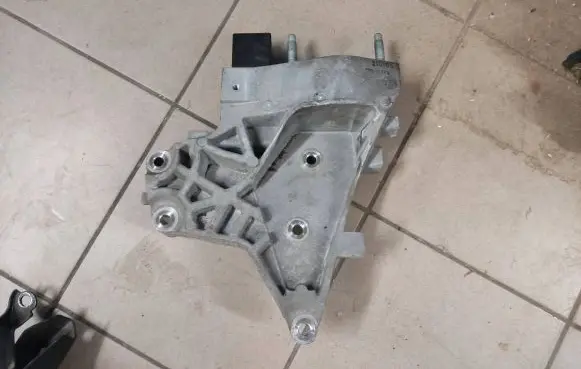 Hyundai Kona I Engine mount bracket GKMPEU100021 20210111164707
