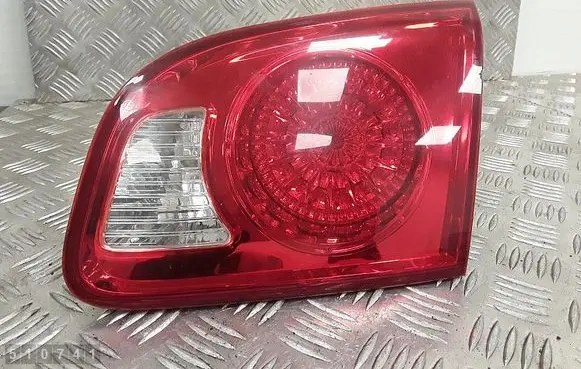 Tailgate rear/tail lights