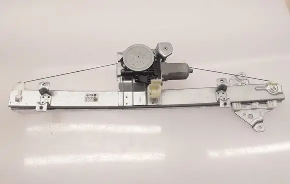 Renault Koleos II Front door window regulator with motor 807204149R
