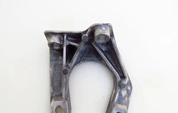 Volvo XC60 Front differential bracket 30713236