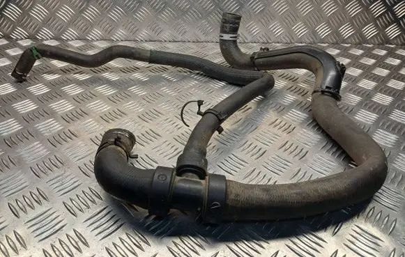 Engine coolant pipe/hose