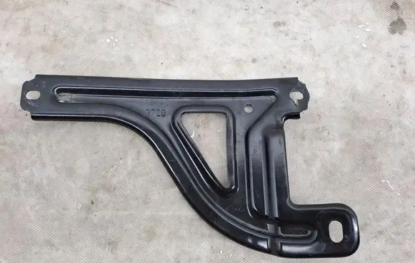 Other engine bay part