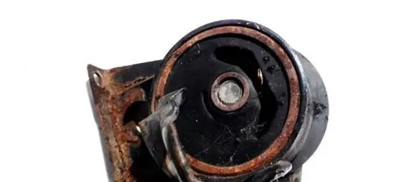 Nissan X-Trail T30 Engine mount bracket rn62490lb