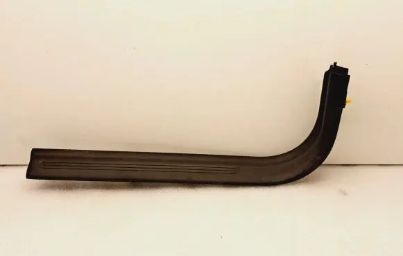 Volvo V50 Front sill trim cover 8641784 11137