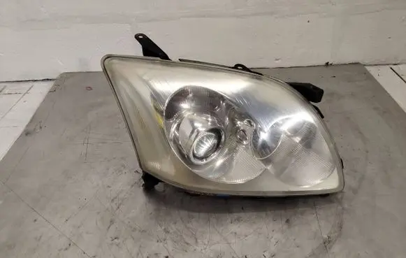 Toyota Avensis T250 Headlight/headlamp
