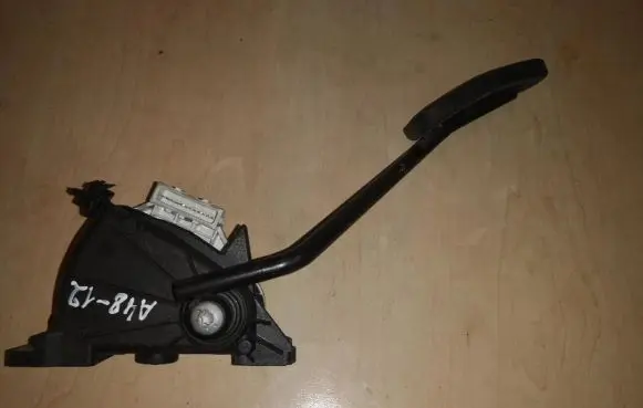 Volvo XC90 Accelerator throttle pedal 30683521 A4812