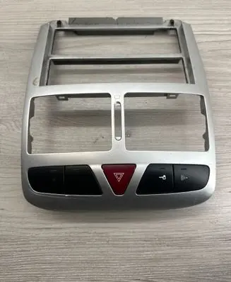 Peugeot 307 Radio/GPS head unit trim 9634505077