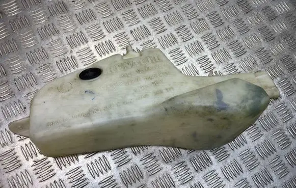 Renault Megane I Windshield washer fluid reservoir/tank 7701708171 7700843902C