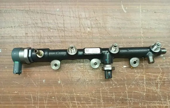 Renault Trafic III (X82) Fuel main line pipe 175219059R