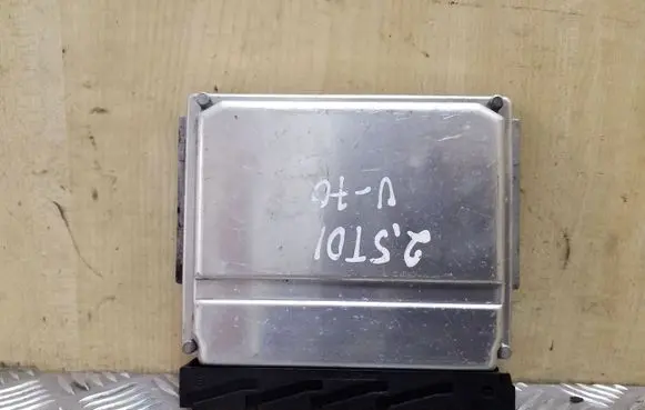 Volvo S70 V70 V70 XC Engine control unit/module 0281001776 09496667A 28SA4018