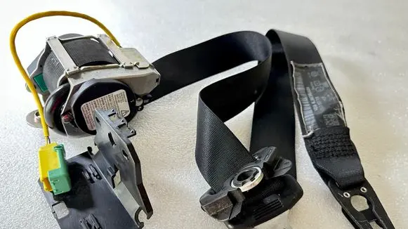 Porsche Cayenne (9PA) Front seatbelt 7L5857706 7L0971806 7L0857936