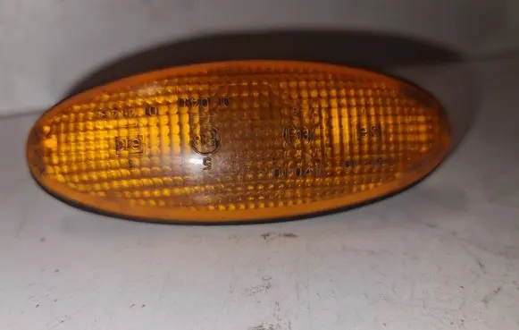 Mazda 626 Front fender indicator light 21461612 010411 014143