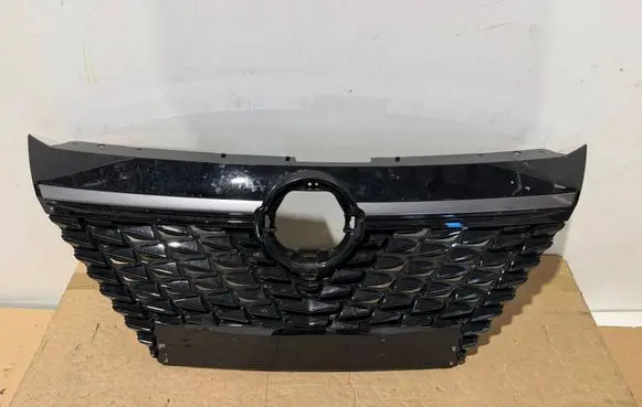 Nissan Qashqai J12 Front bumper upper radiator grill 62310HN10A