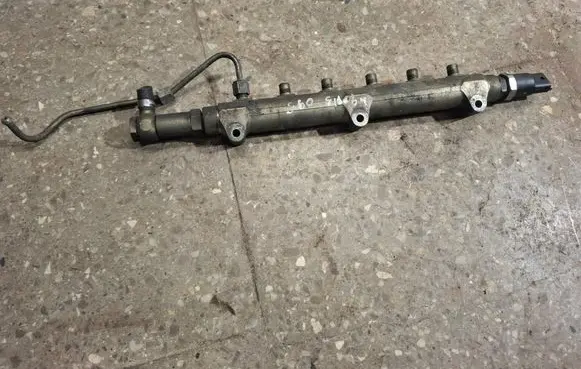 Volvo S60 Fuel main line pipe 8658252 0445215010