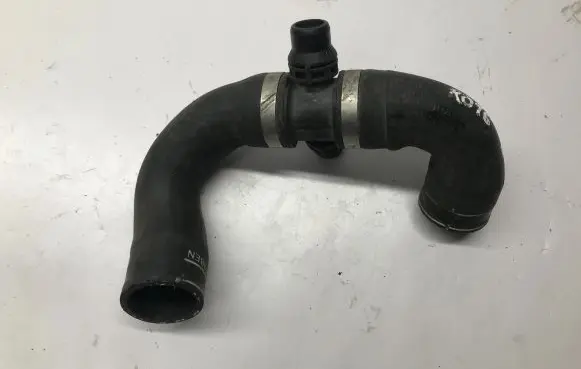 BMW 2 F22 F23 Engine coolant pipe/hose 8645481