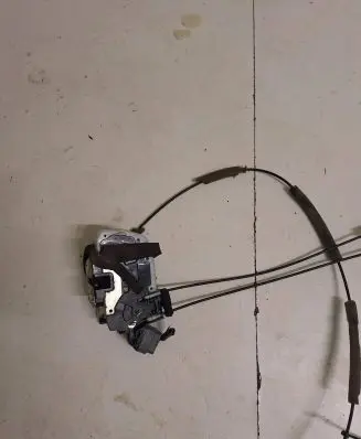 Nissan Juke I F15 Front door lock