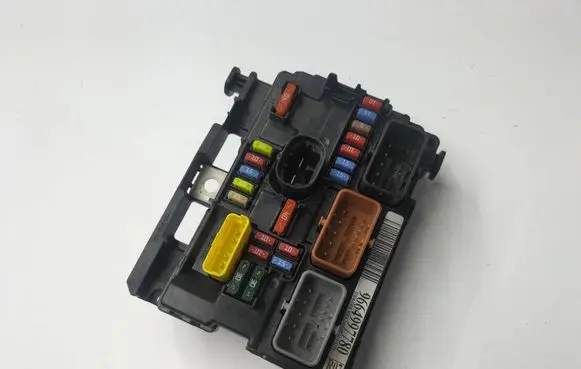 Citroen DS3 Fuse module 9664997780