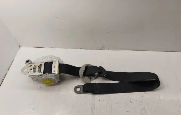 Toyota Avensis T270 Front seatbelt 7322005070C1
